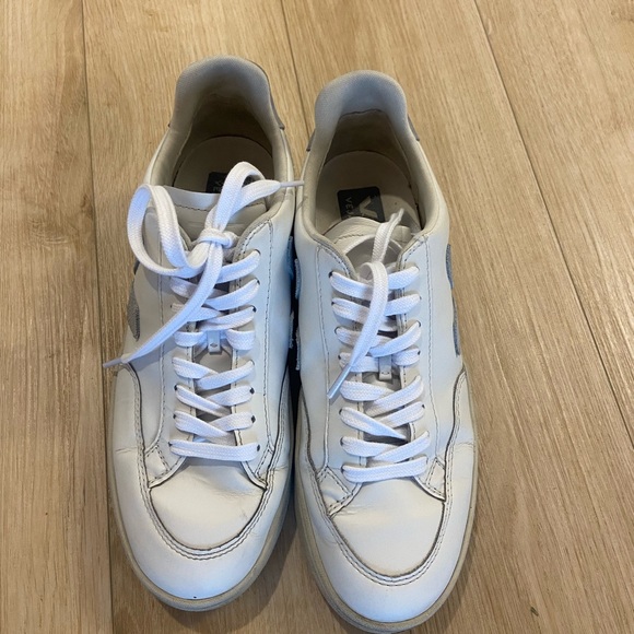 Veja V-10 Women’s Sneakers - EU 41/US 10 - Picture 3 of 4